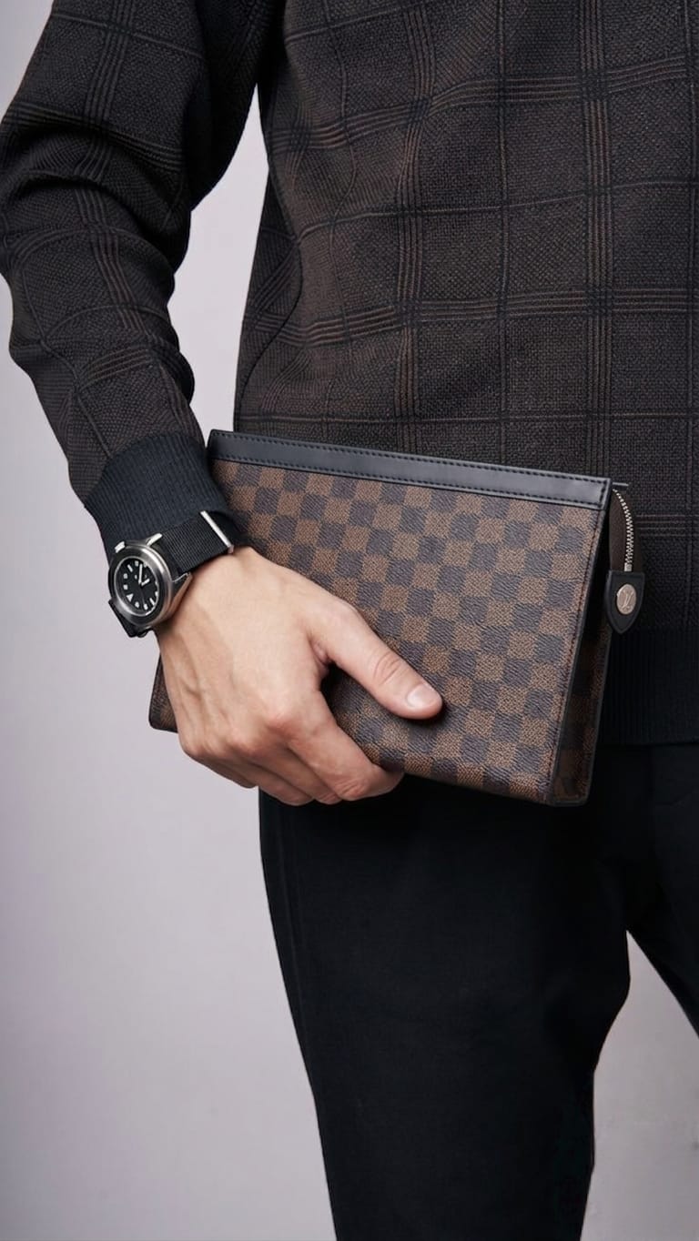 Classic Ebene Checkered Zip-Around Pouch – Luxury Unisex Utility Clutch