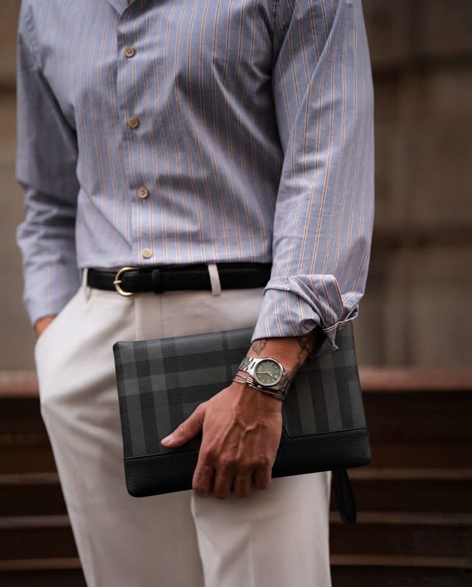Classic Ebene Checkered Zip-Around Pouch – Luxury Unisex Utility Clutch